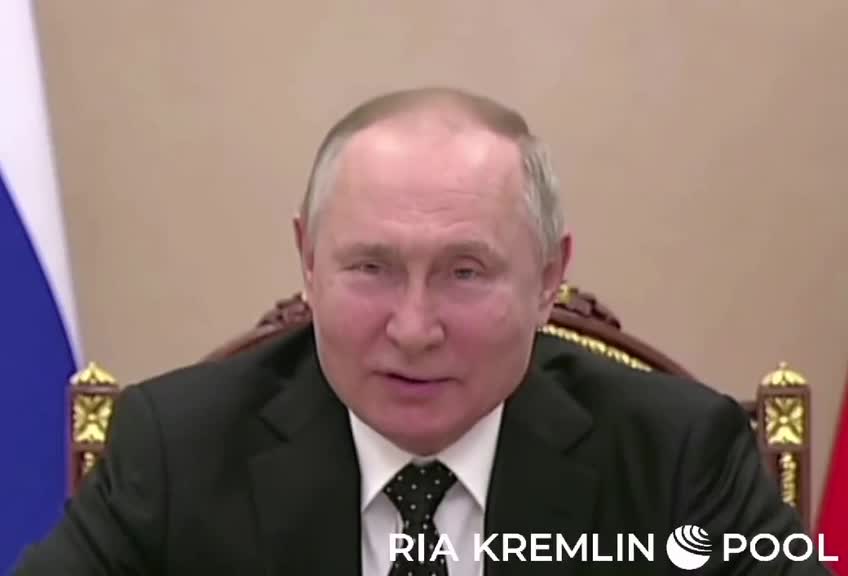 Putin begins his emergency economic meeting and labels the West as an "empire of lies."