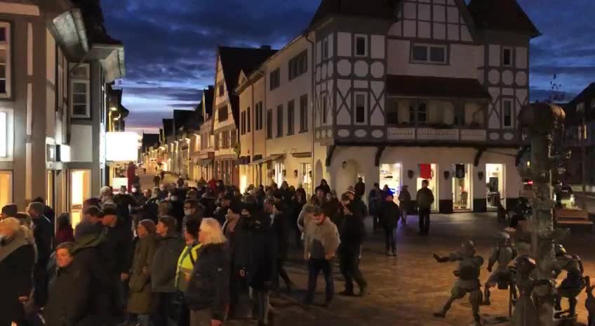 Lemgo Spaziergang 14.02.22 Dudelsack voran