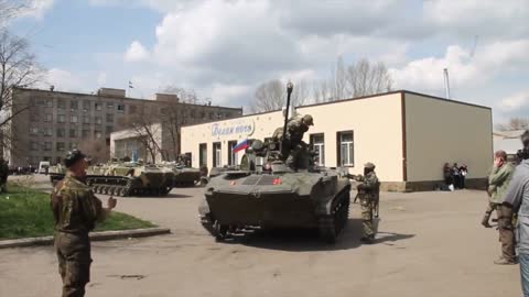 A Convoy from the Ukrainian Army defects and joins the people of the Donbass