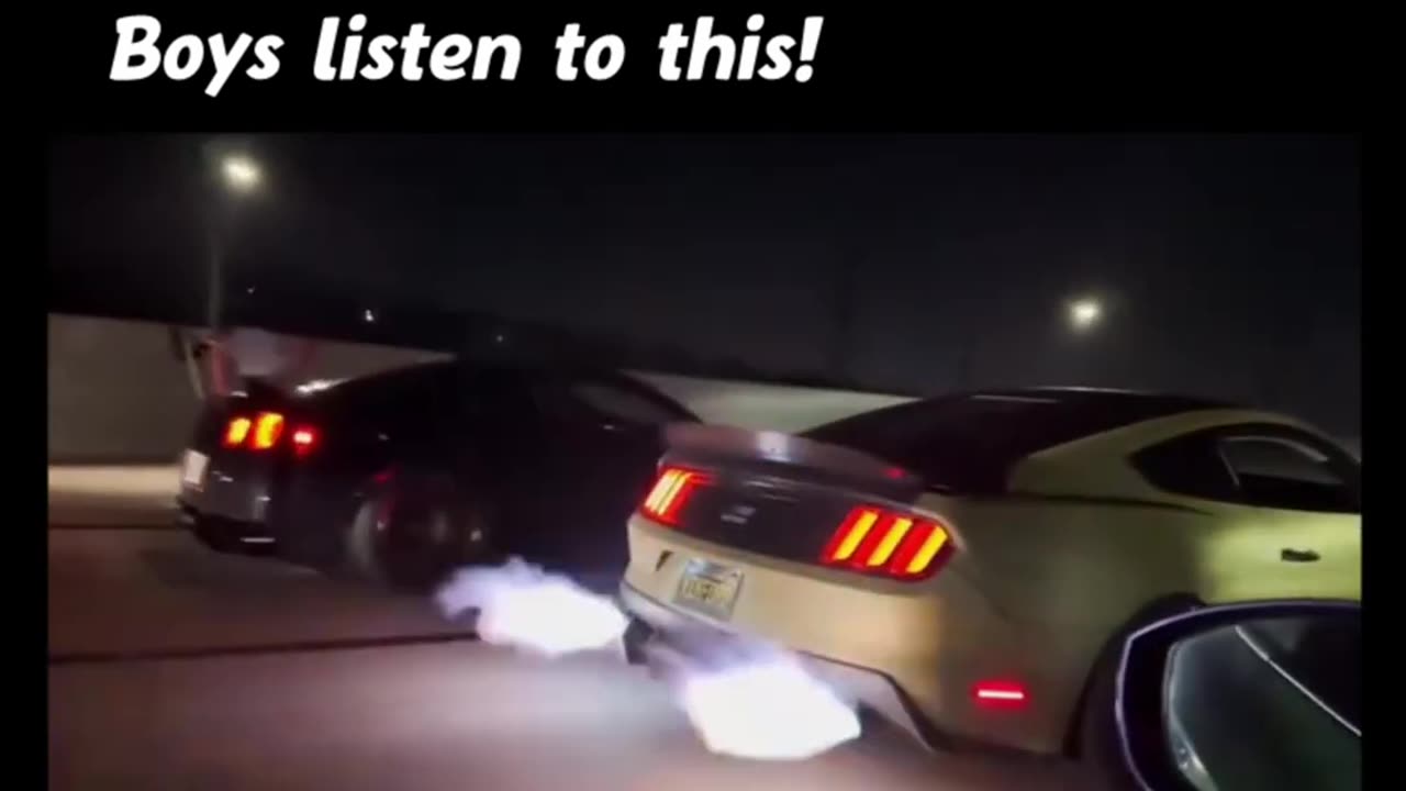Cop shows up to car meet to hear some turbos