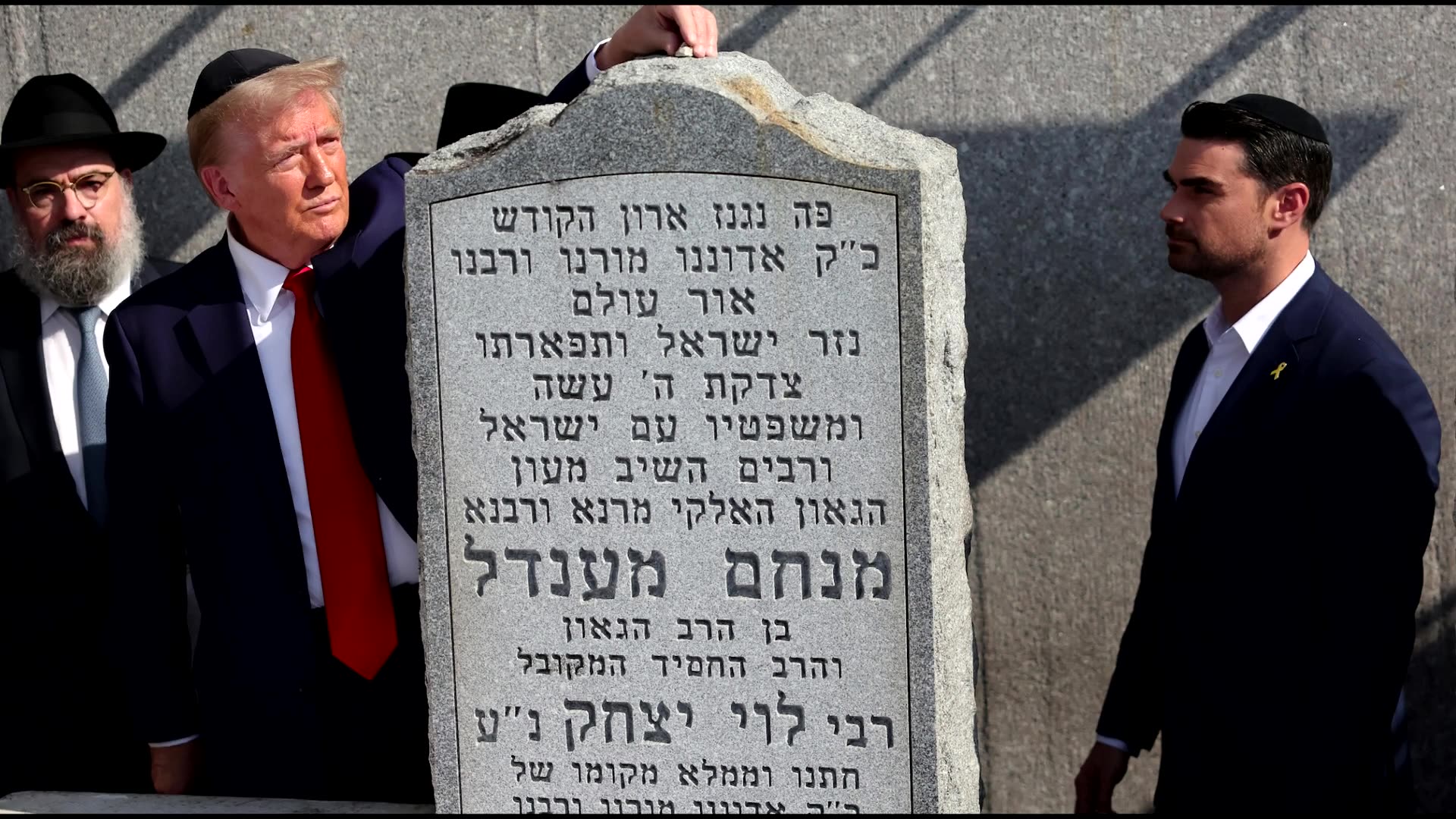 ⁣Donald Trump besucht das Grab von Rabbi Menachem Mendel Schneerson - Wer war das überhaupt?