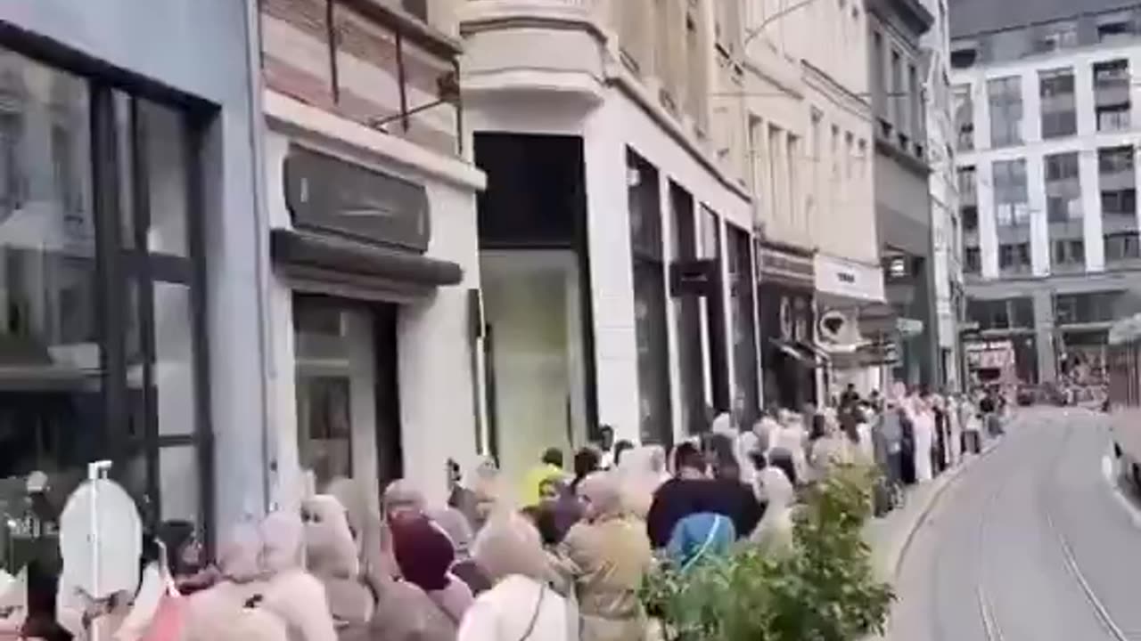 #People waiting in line to receive unemployment benefits in Antwerp, Belgium. What did you see?!