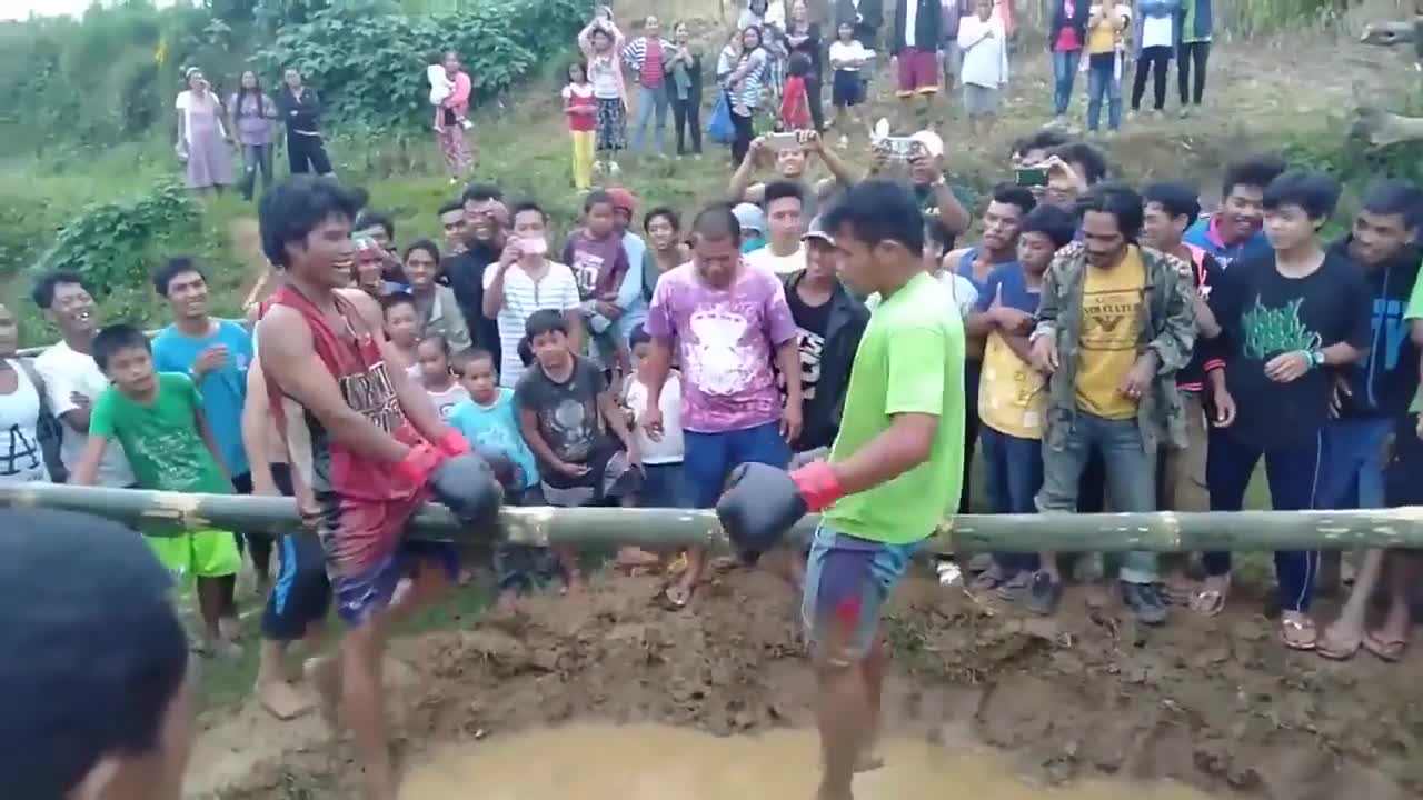 Very funny phillipines traditional native bamboo boxing