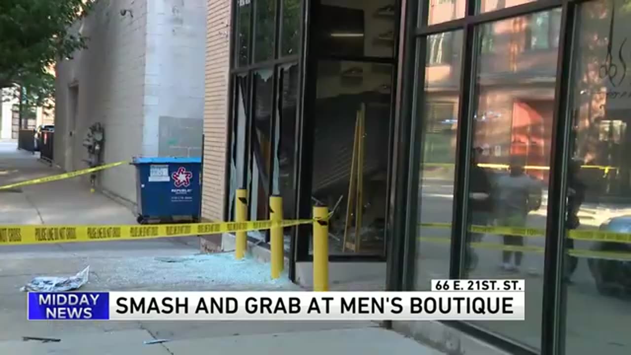 Smash-and-grab early Wednesday morning on Near South Side, police looking for suspects