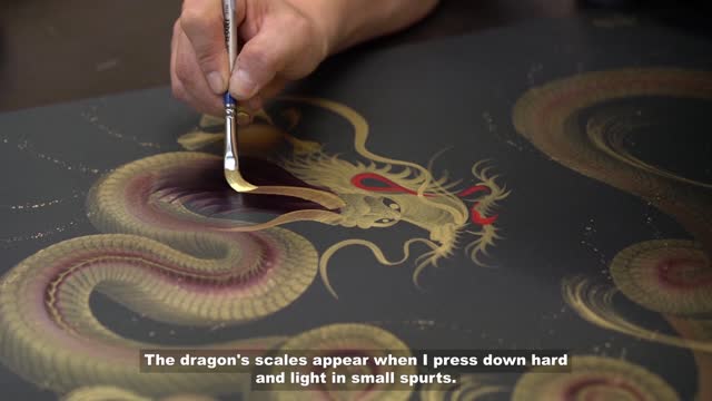 The artist painting a dragon's full body with one single stroke