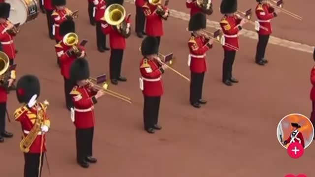 Queen’s Guard Plays US National Anthem To Honour The Victims Of 9/11 🇬🇧❤️🇺🇸