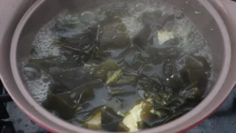 Boil seaweed soup