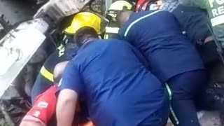Un camión se volcó en la vía al aeropuerto Palonegro