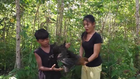 Adventure in forest: Catch and cook chicken so delicious food for dinner - Survival cooking