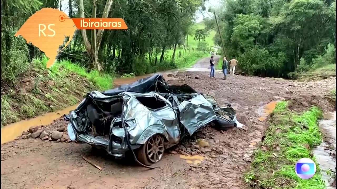 Cyclone batters south Brazil, leaves several dead