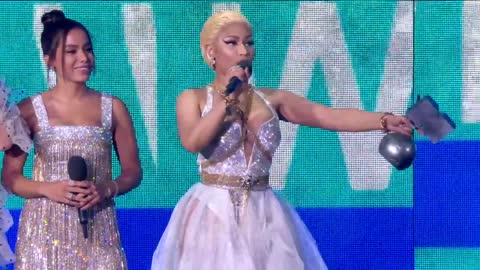 Nicki Minaj Accepted award for best Hip Hop | crazy moment |