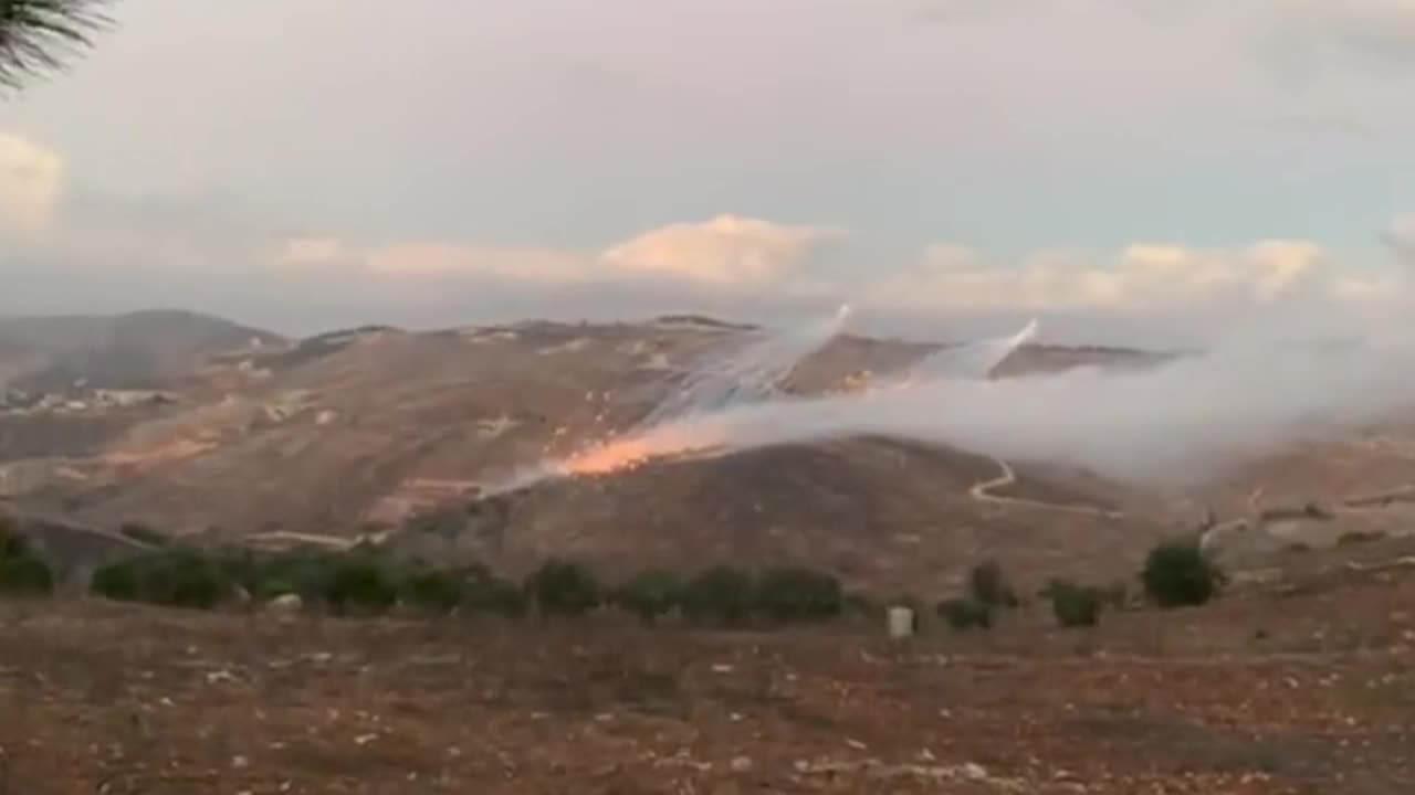 Israeli phosphorus bombing targets the outskirts of Hula and Markaba, Lebanon