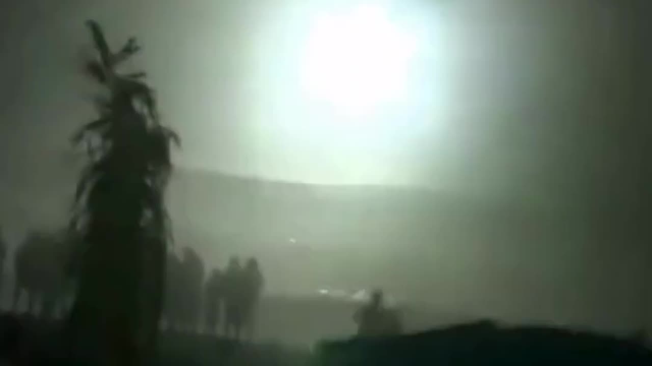 ★ Incroyable Un OVNI apparaît en direct à la télévision péruvienne !