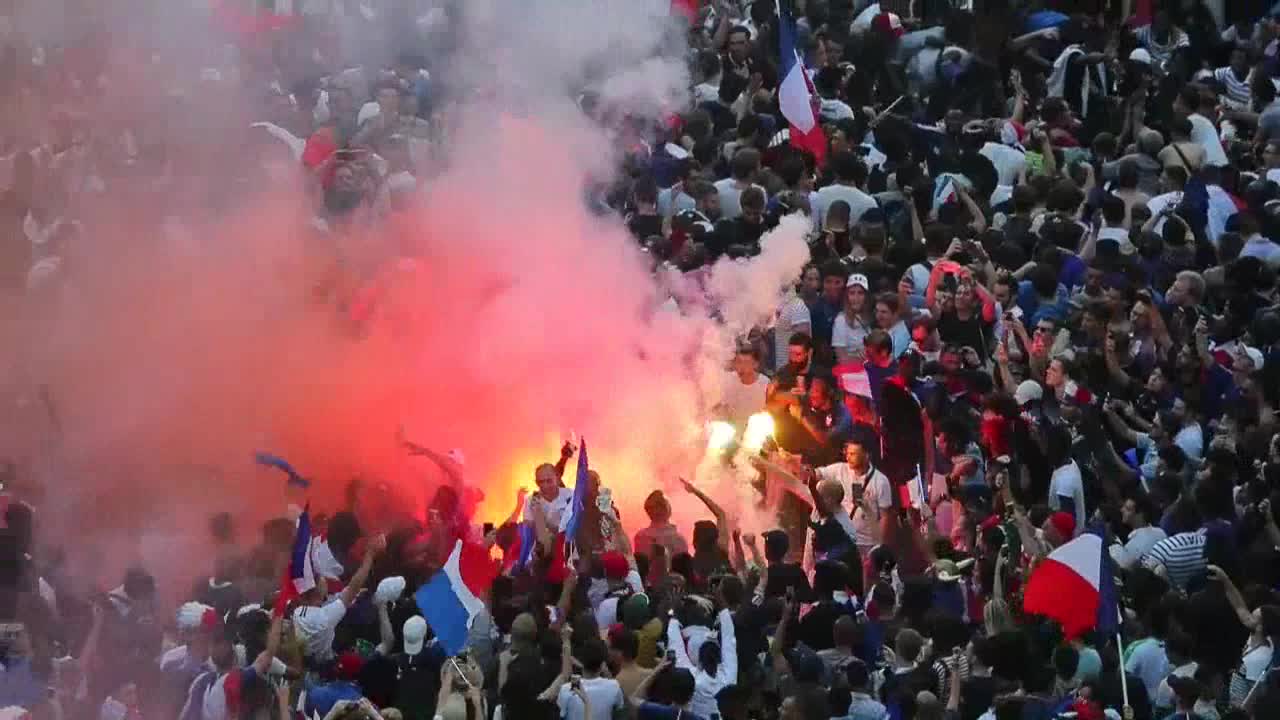 El fervor que generó la Selección francesa durante su bienvenida en París