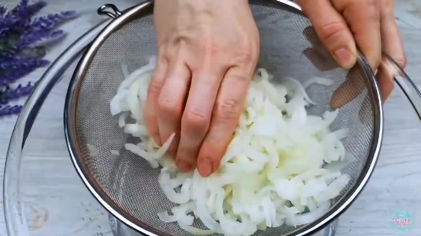 Drain the marinated Onions