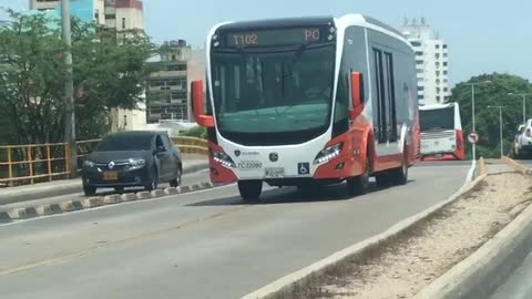 Invasión a carril de SoloBus de Transcaribe