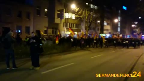 Demo_in_Duisburg_am_18_01_2016_Pegida_NRW_45_Der_Spaziergang