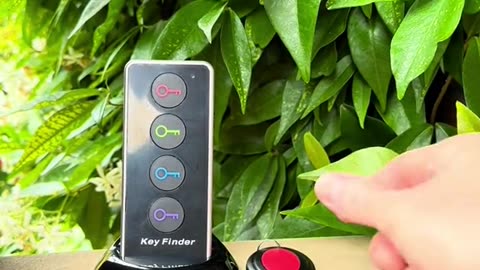 This key finder is a game changer! 🔑 #keyfinder #keys #wallet #handbag #lost #tracker #fyp