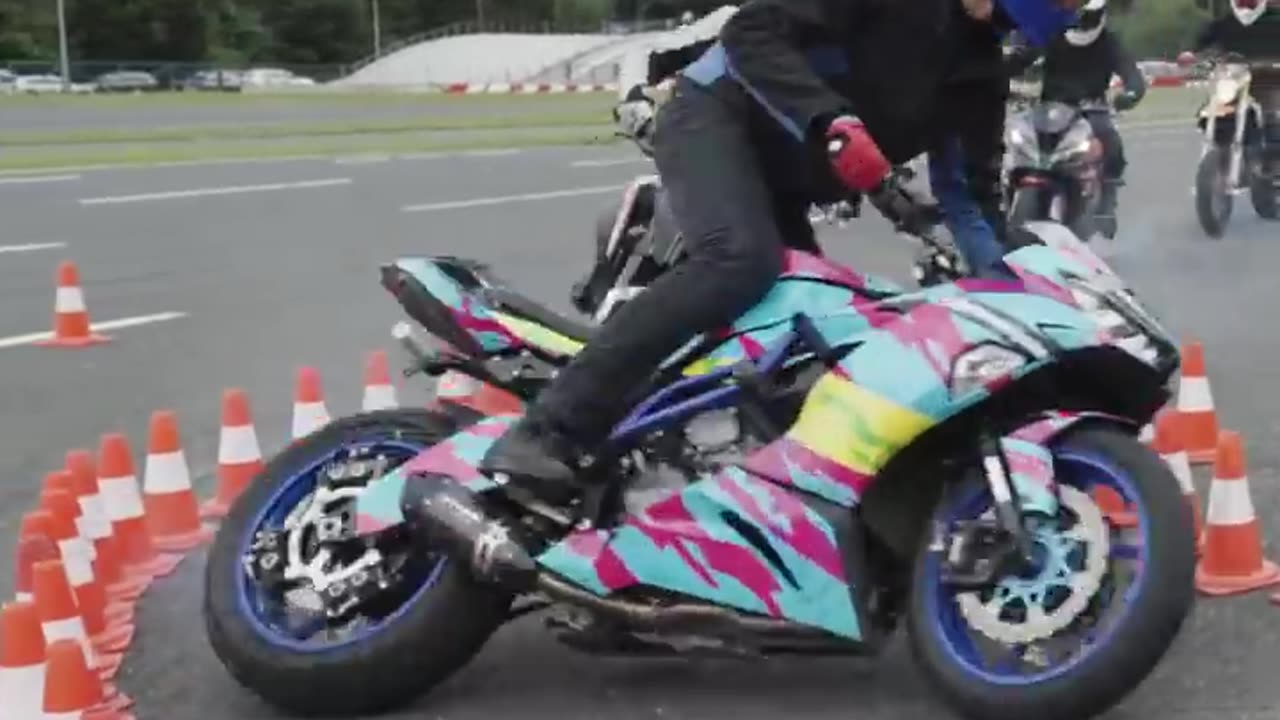 KAWASAKI NINJA VS. KTM 450