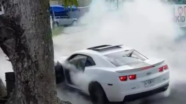 Smoking Tyres, Watch as this car is completey covered in smoke