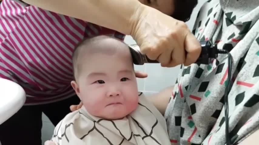 Baby is cutting hair