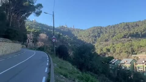 En camino a Tibidabo, Barcelona #tibidabo #barcelona #spain #espana #europe #travel #travelvlog