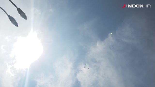 Avion s Vatrenima iznad Hrvatske