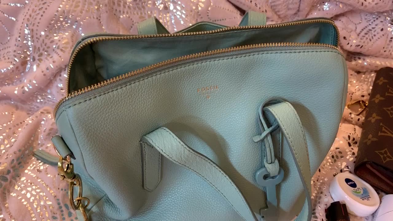 Bag of the day! What's in my Fossil Sydney Satchel in the color Sea Glass