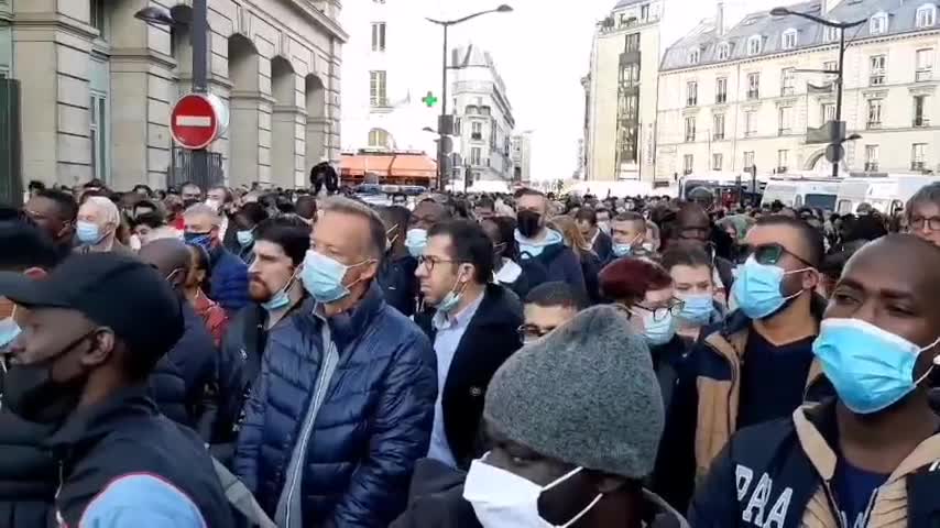 🚨 BREAKING – France: The Gare du Nord train station in Paris has been evacuated due to bomb reports.