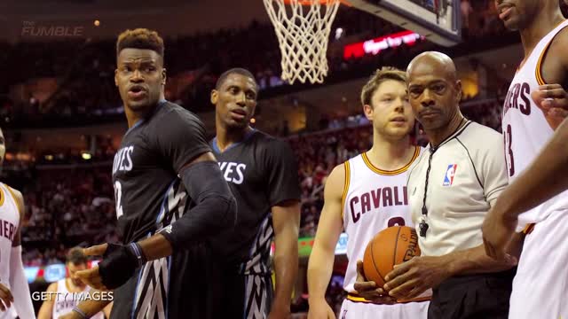 LeBron James EMBARRASSES Andrew Wiggins with No-Look Pass Between His Legs