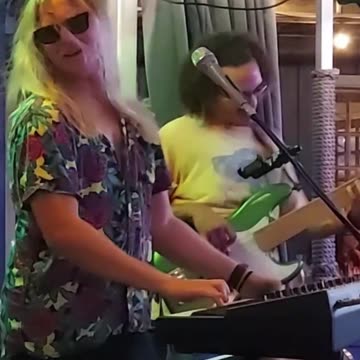 Hunter Myers (Funky Lampshades) - LIVE @ OSO (Short)