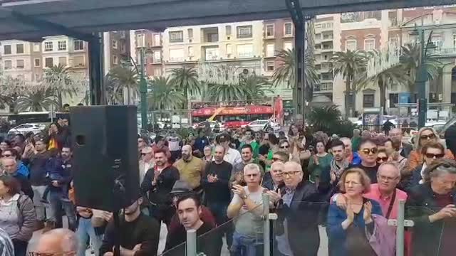 VOX inunda la Pl. de la Marina de Málaga y llama a "demostrar que la España está en pie" (2)