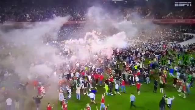 Nothingam Forest fans invade the field