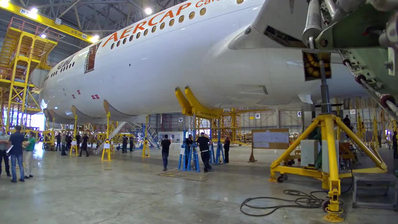 B777-300ERSF - The Big Twin