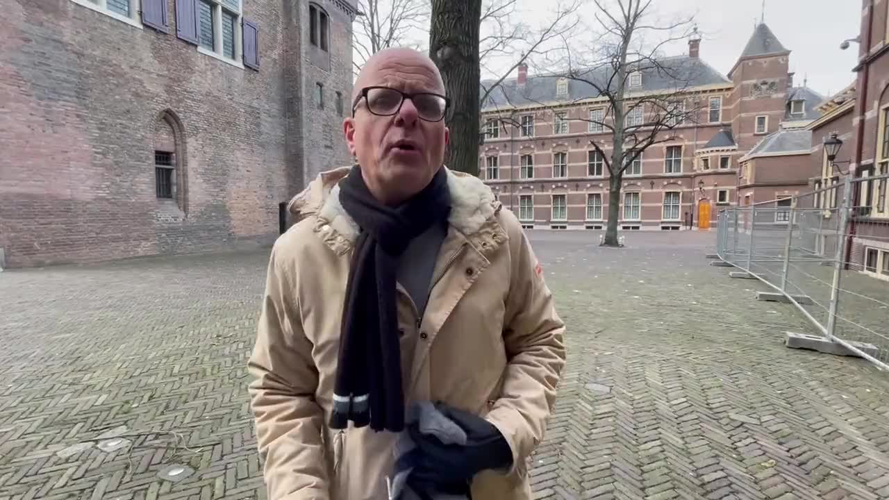 Gelukkig Is HUIG weer terug OP het BINNENHOF