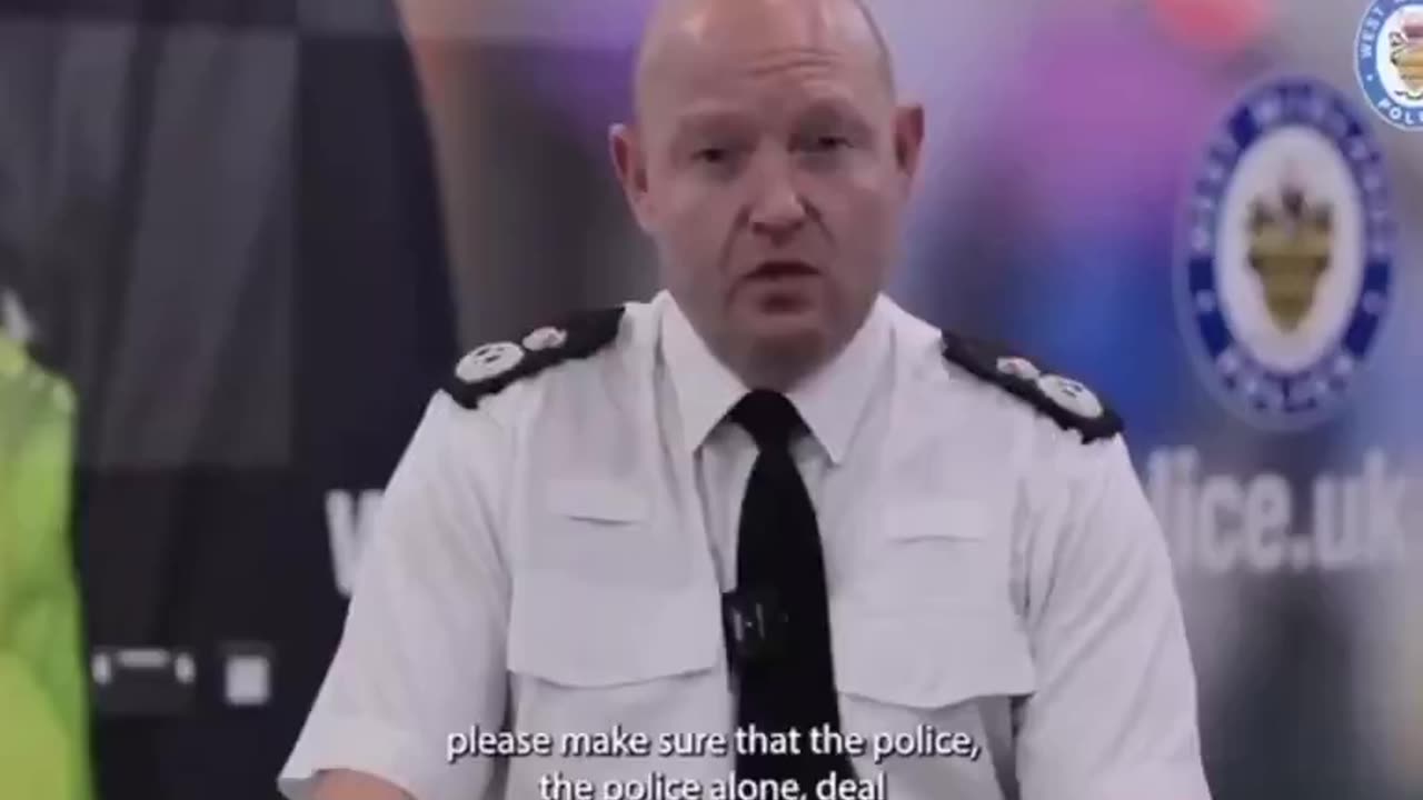 CHIEF BRITISH POLICE OFFICER STARTS A VIDEO TO ITS BRITISH CITIZENS WITH SALAM ALAIKUM 🔥