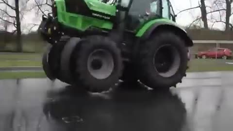 Deutz-Fahr folded down...
