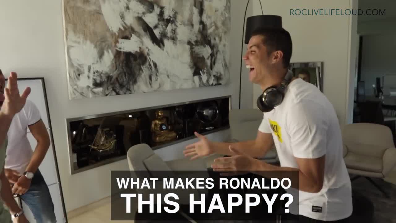 FUNNY MOMENTS What makes Cristiano Ronaldo this happy? Manchester united House facts