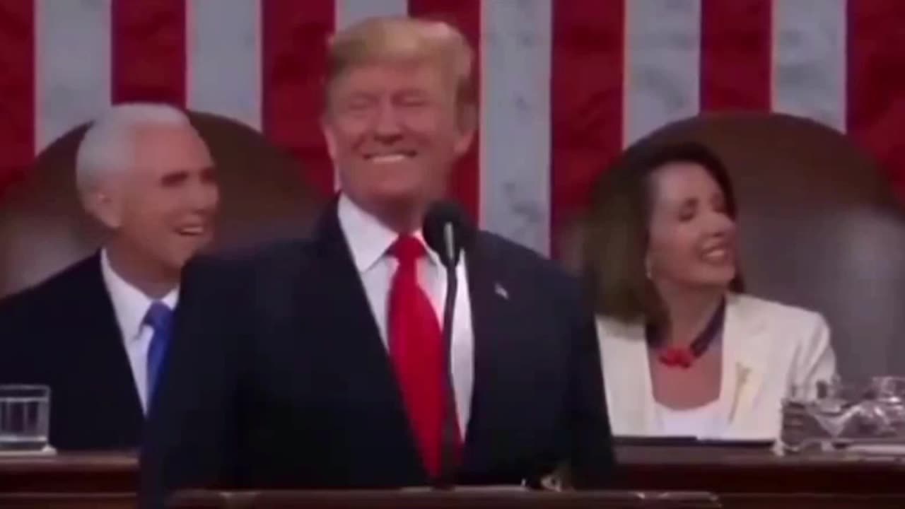 FLASHBACK 🚨 Aqui está o primeiro dia de Donald Trump entrando no Congresso.