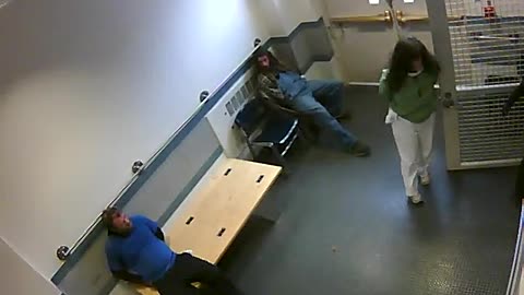 1657HQOB02PrisonerProcessingLobby_2021-01-06_14h40min00s680ms.mp4