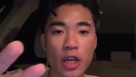 Nobody here is talking about this 😂