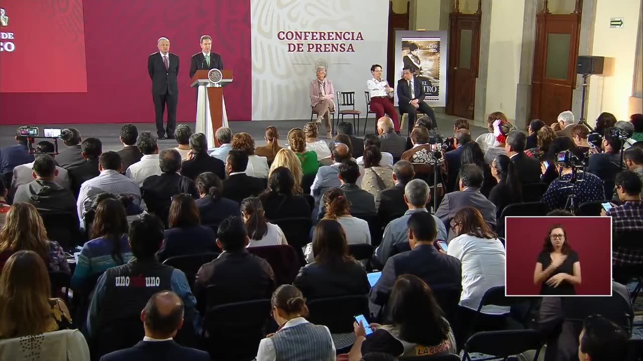 Celebración del Día del Maestro y promulgación de la reforma educativa.