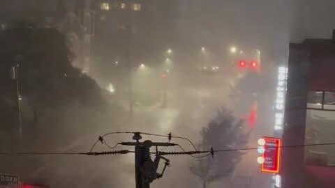 Oak Lawn in Dallas, Texas this morning - 70-80mph winds 💨👀