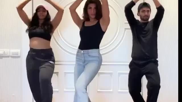 Just one word for #JacquelineFernandez grooving to her latest track #PaaniPaani, flawless.