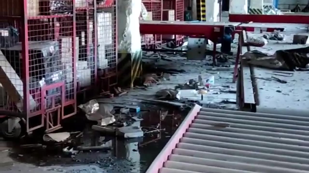 🙏 Nova Poshta terminal in Kharkiv, which was hit by Russian troops with FAB