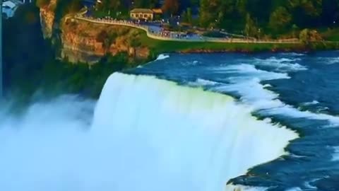 Experience the breathtaking beauty of Niagara Falls! 🌈 🌊