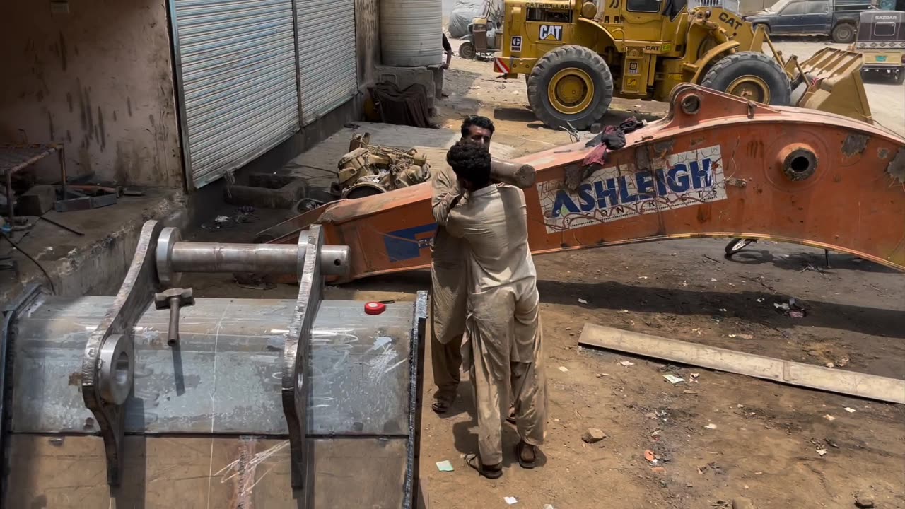 Making Excavator Bucket From Shipyard Scrap Metal