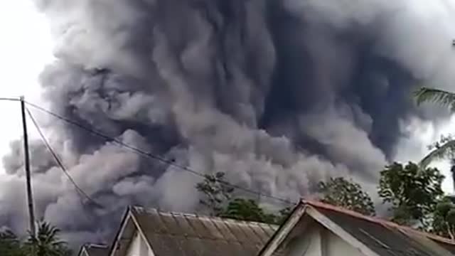 NEW - Mount Semeru, the highest volcano in Java, spewed hot clouds on Saturday afternoon.