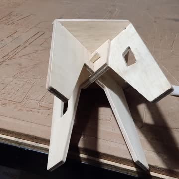 Banquinho infantil feito na CNC router