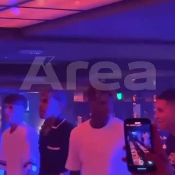 Lamine Yamal and Nico Williams dancing.